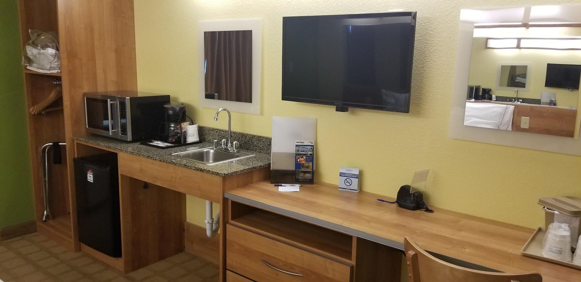 Microtel Inn & Suites By Wyndham Delphos Exterior foto