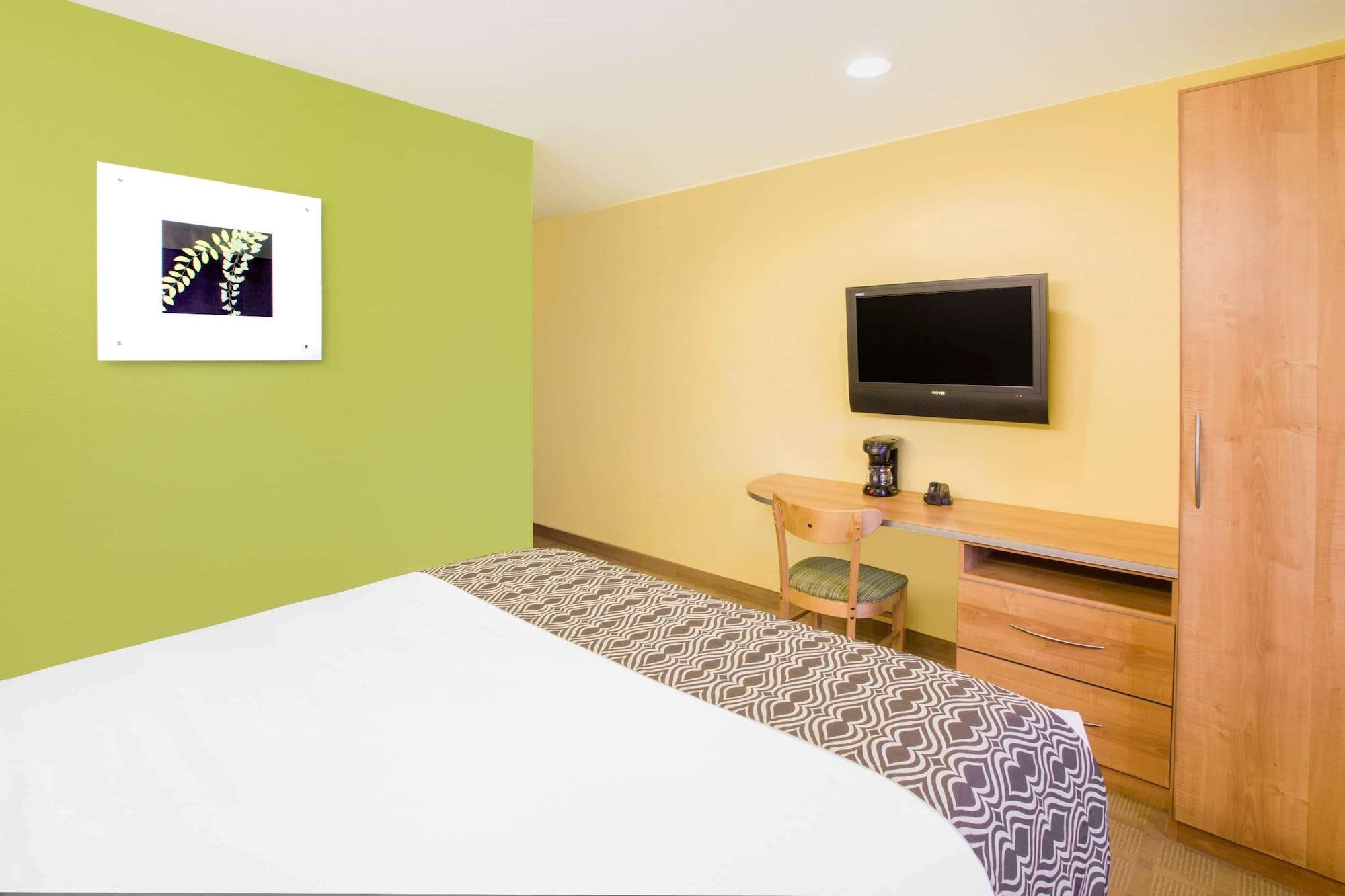 Microtel Inn & Suites By Wyndham Delphos Exterior foto
