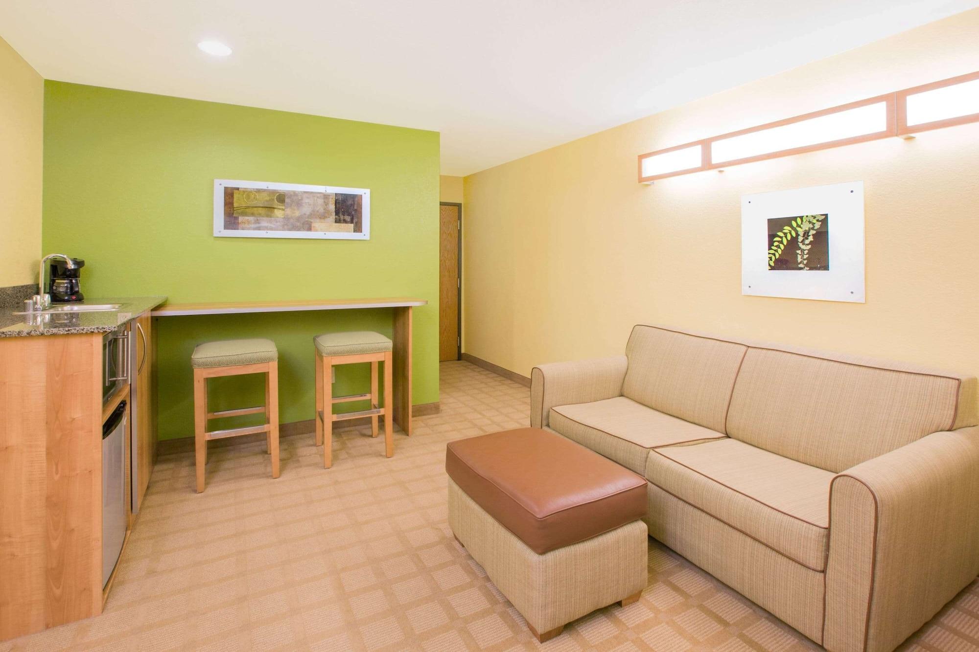Microtel Inn & Suites By Wyndham Delphos Exterior foto
